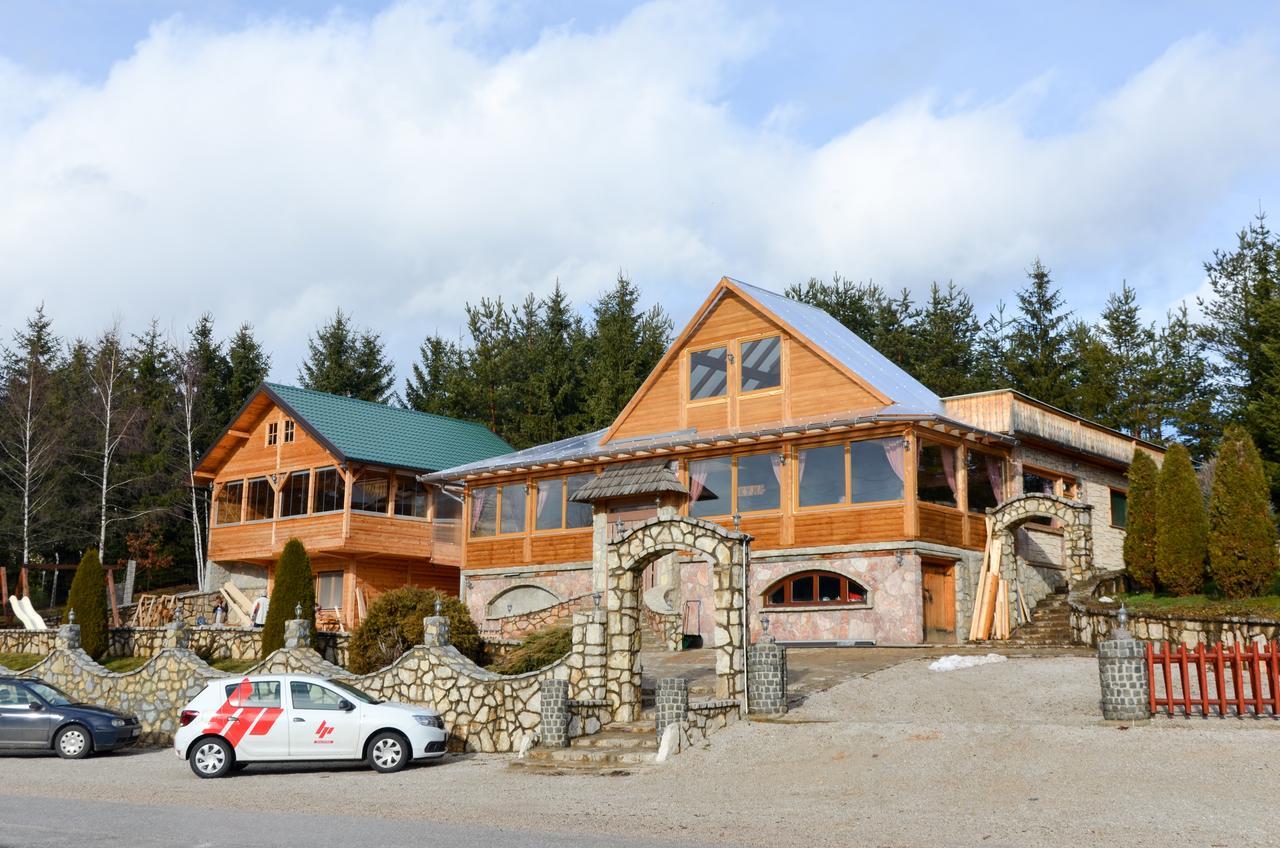 Etno Naselje Kum Bed and Breakfast Sokolac  Εξωτερικό φωτογραφία